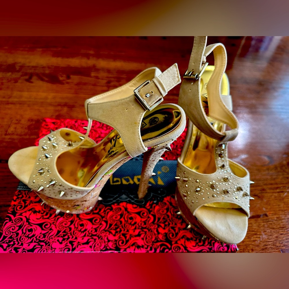 Boutique platform heels - like new